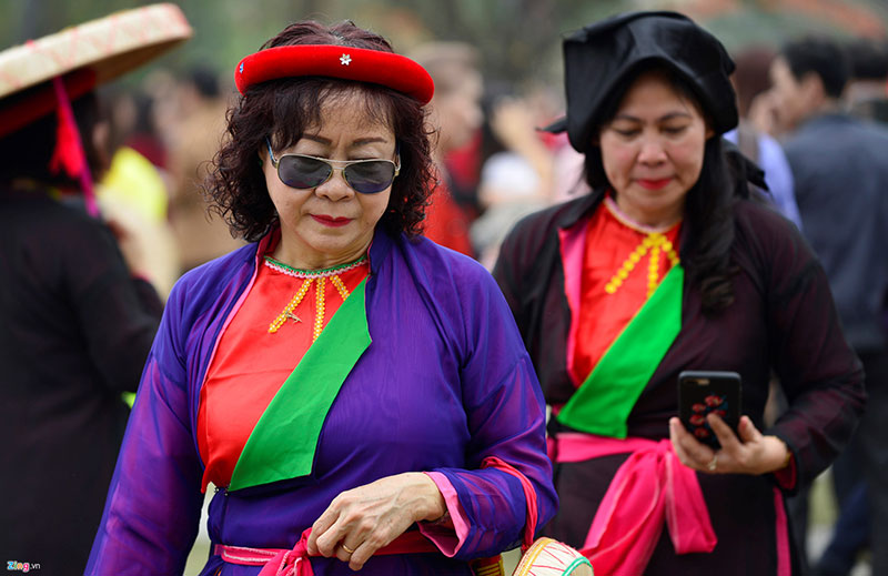 Dịch vụ cho thuê trang phục đắt khách ở hội Lim